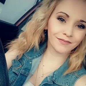 Meet your Posher, Leah